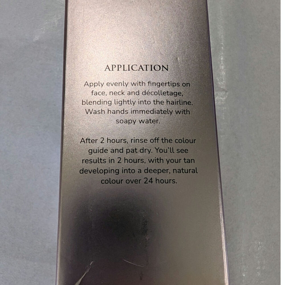 Loving Tan 2 HR Express Face Tanning Serum in the shade Dark 30 ml/1 fl oz - Picture 3 of 5